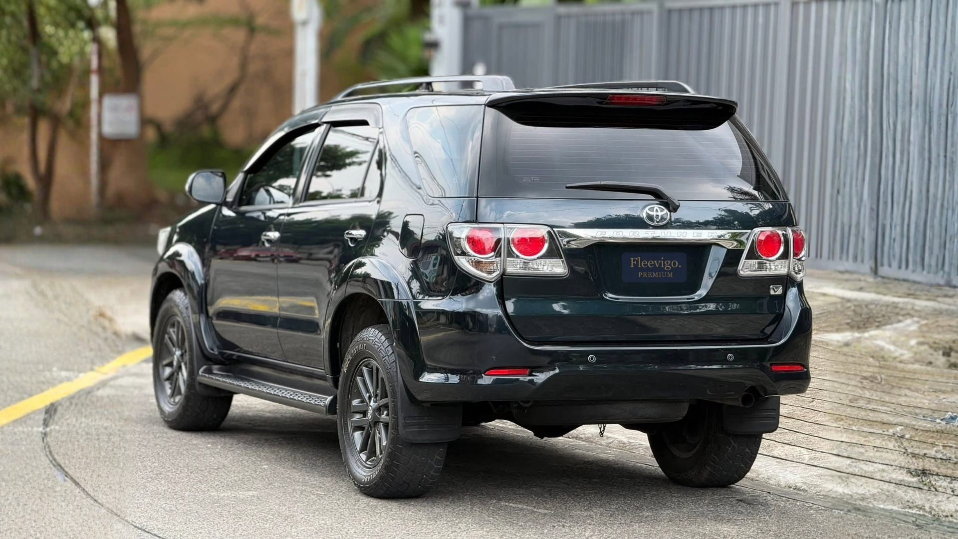Toyota Fortuner (2)