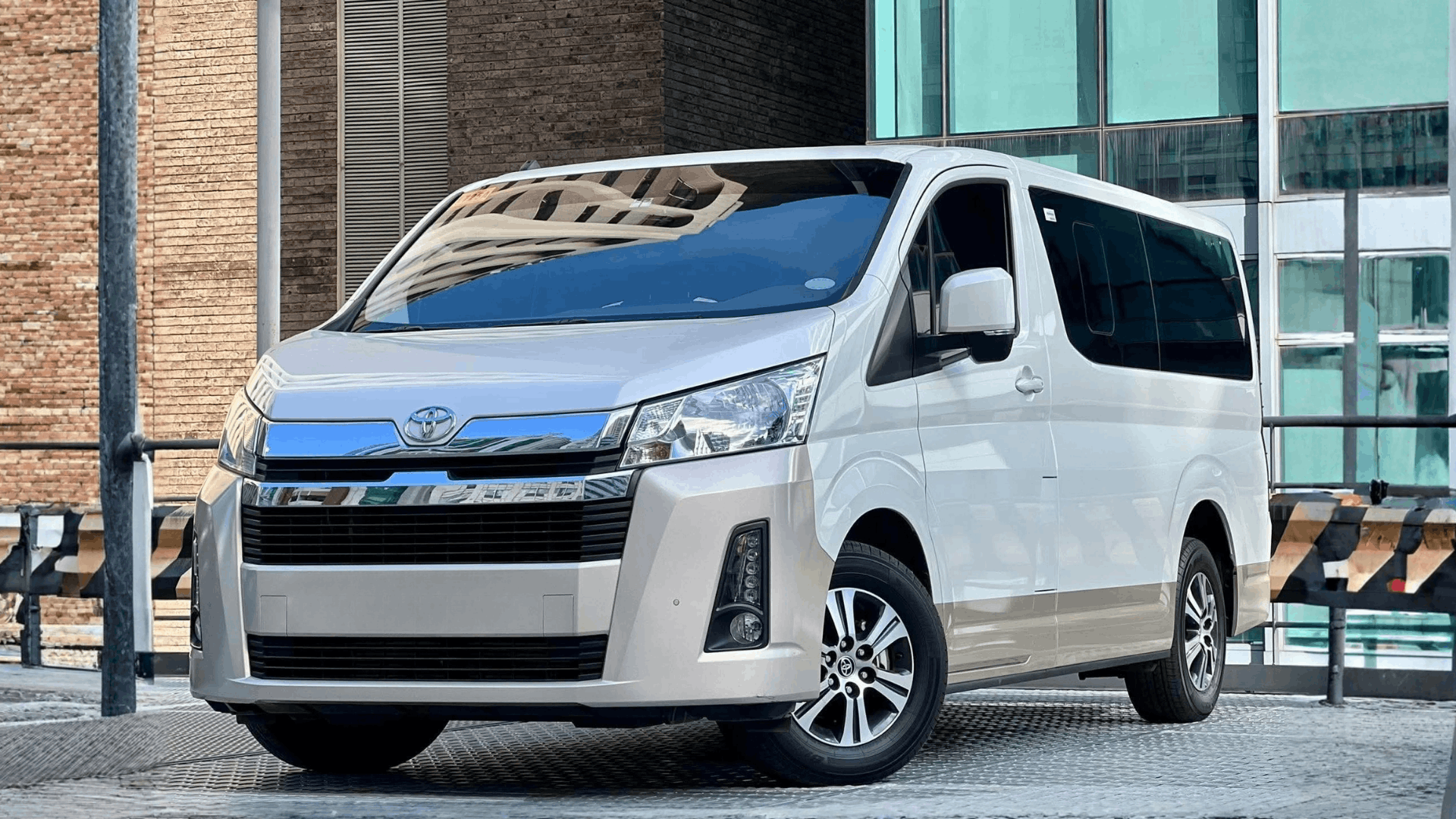 Toyota Hiace VIP (2)