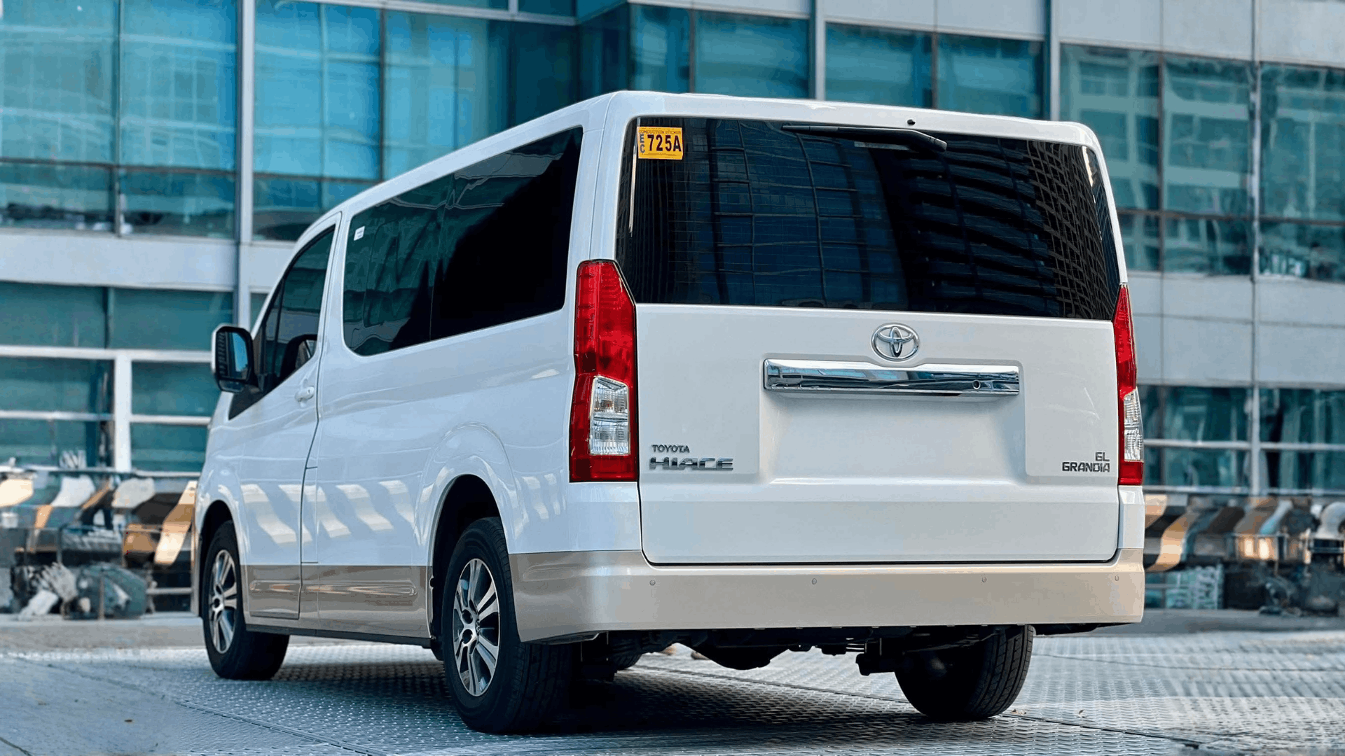 Toyota Hiace VIP (3)